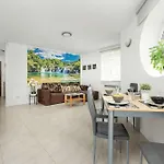 Sunny Close To The By Renters Apartmán