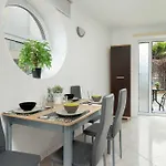 Sunny Close To The By Renters *